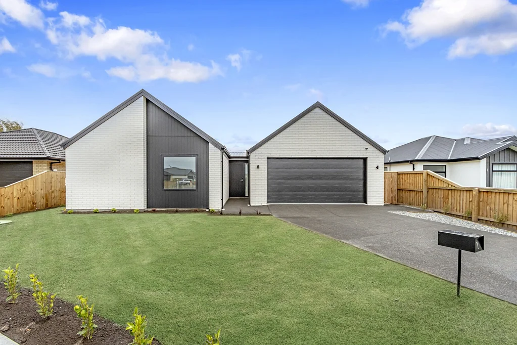 Immaculate 3 bedroom family home in Halswell!