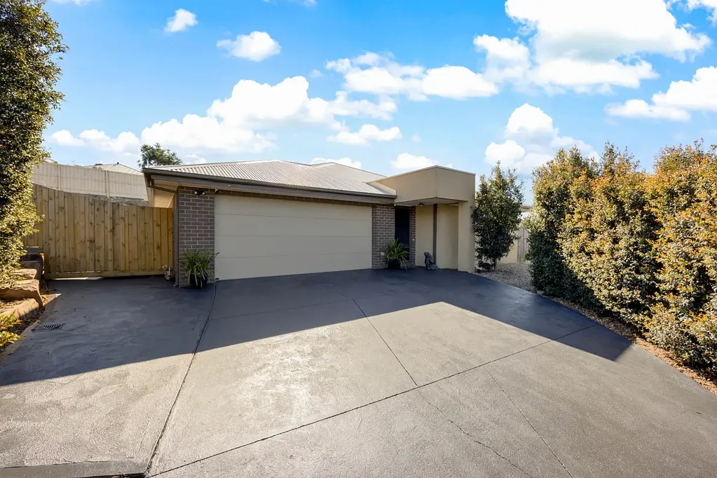 Sunbury 4 Bedroom Spacious Family Living on 946m² (Approx.)