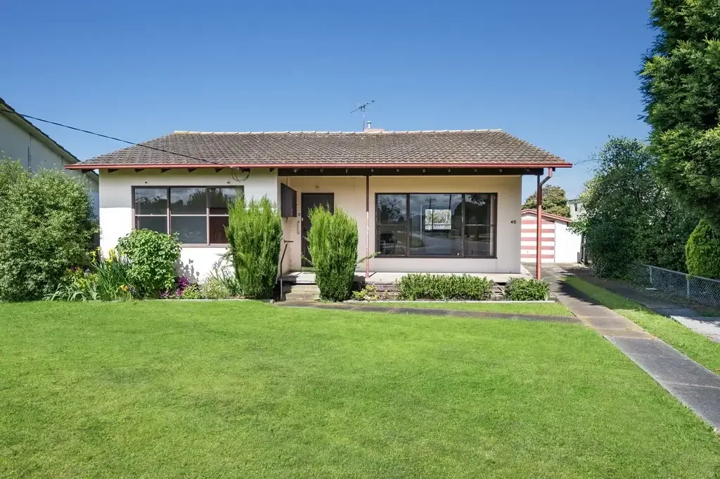Low Maintenance 2 bedroom home!