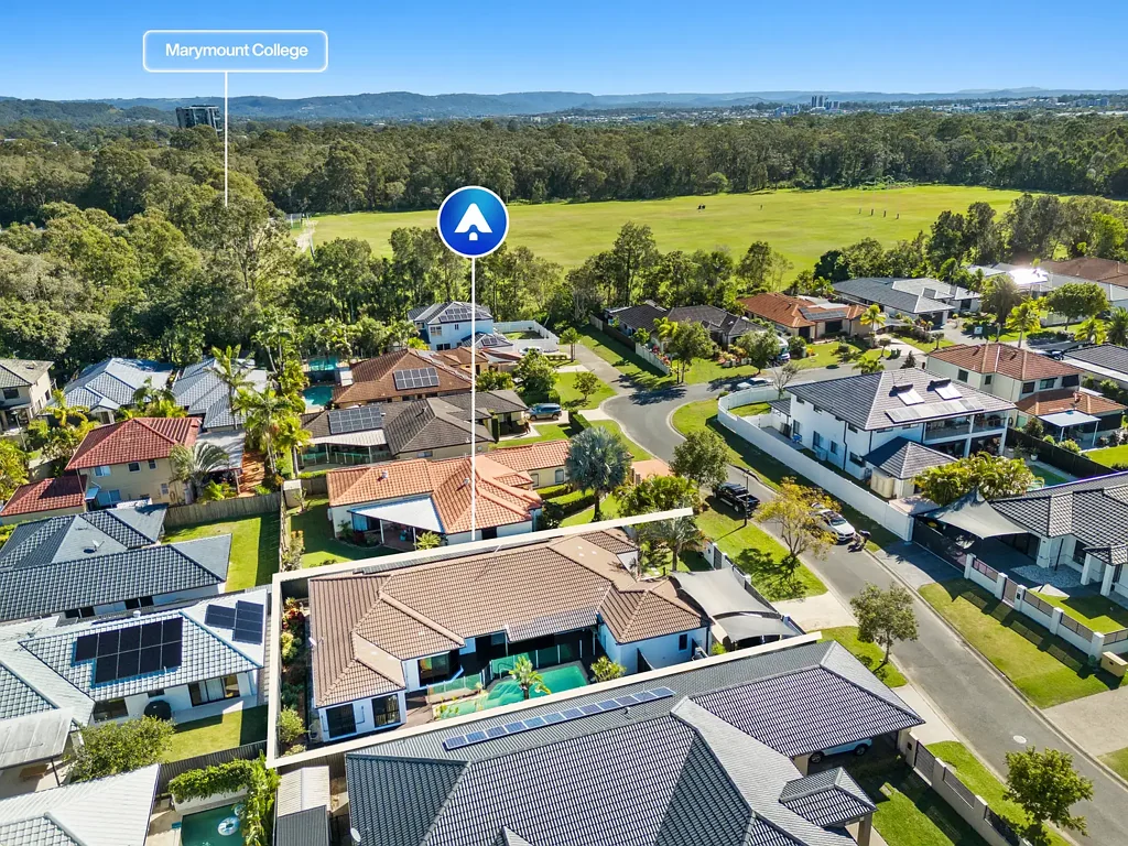 Burleigh Waters 5ਬੈੱਡਰੂਮ Expansive Single-Level Entertainer With Dual Living Potential !
