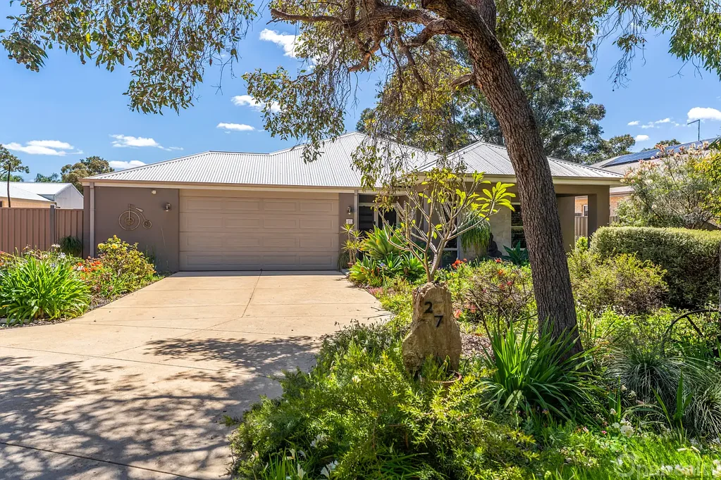 Serpentine 4 Slaapkamer Quarter acre country charm with space, style & soul