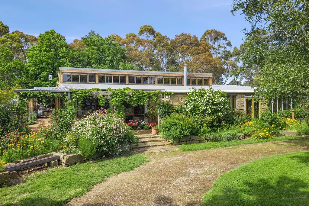 Kingston 4Moenga Unique Kingston Home with Pool, Studio and Hobby Farm Potential