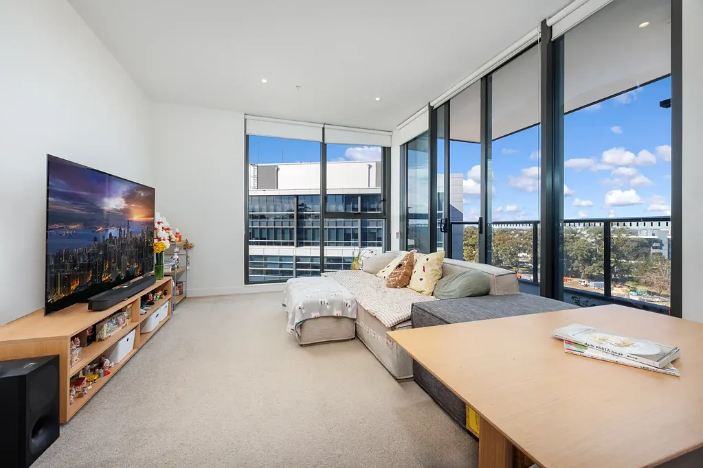 North Ryde 1 Bedroom Modern 1-Bedroom + Study Apartment
