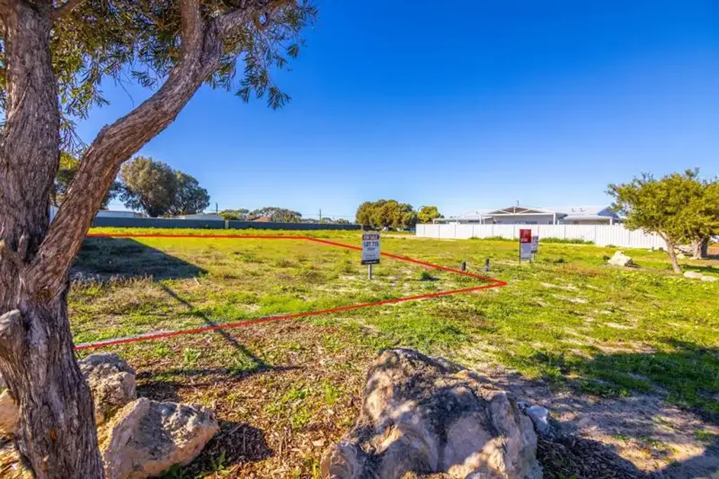 715 Thomas Street, Leeman, WA 6514