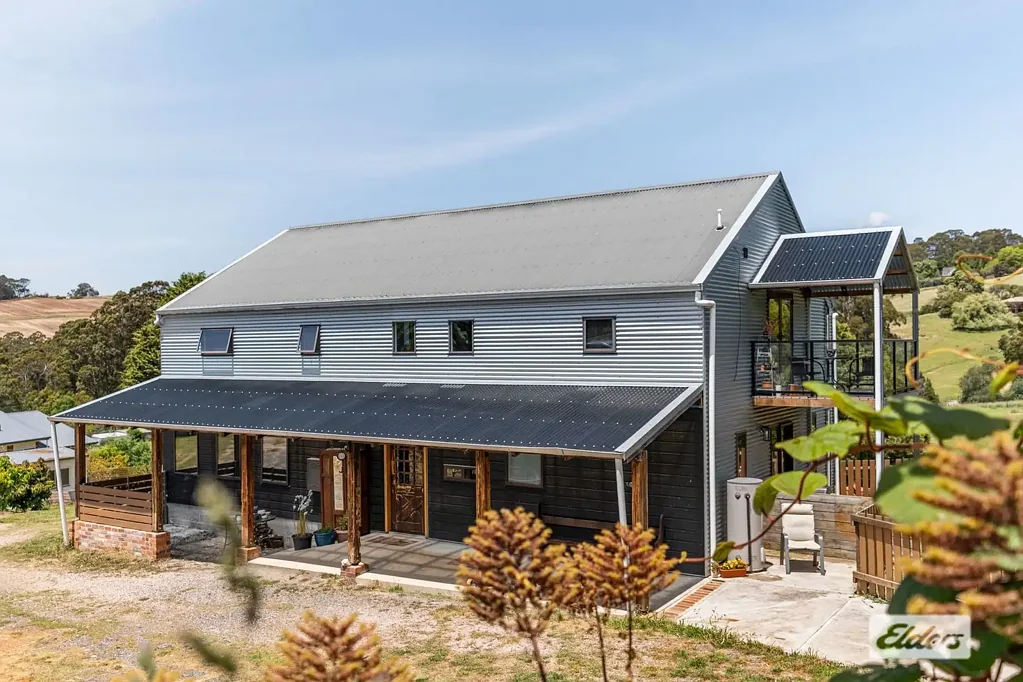 Forth 3غرفة نوم HOUSE, SHEDS ON APPROXIMATELY ONE ACRE