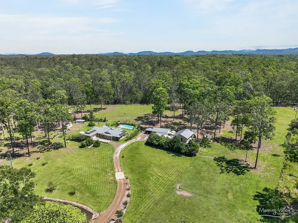 Upper Lansdowne 4ห้องนอน Two Homes, Ten Private Acres & Endless Lifestyle Appeal