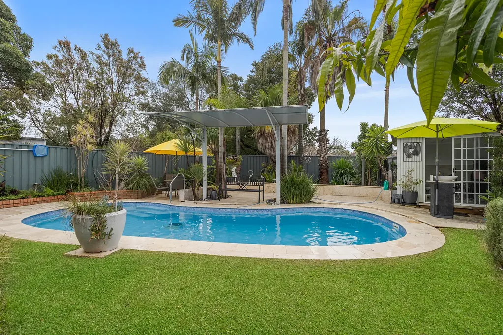 Greenacre 4 Bedroom Entertainers Delight Urban Oasis Four Bedroom Family Home