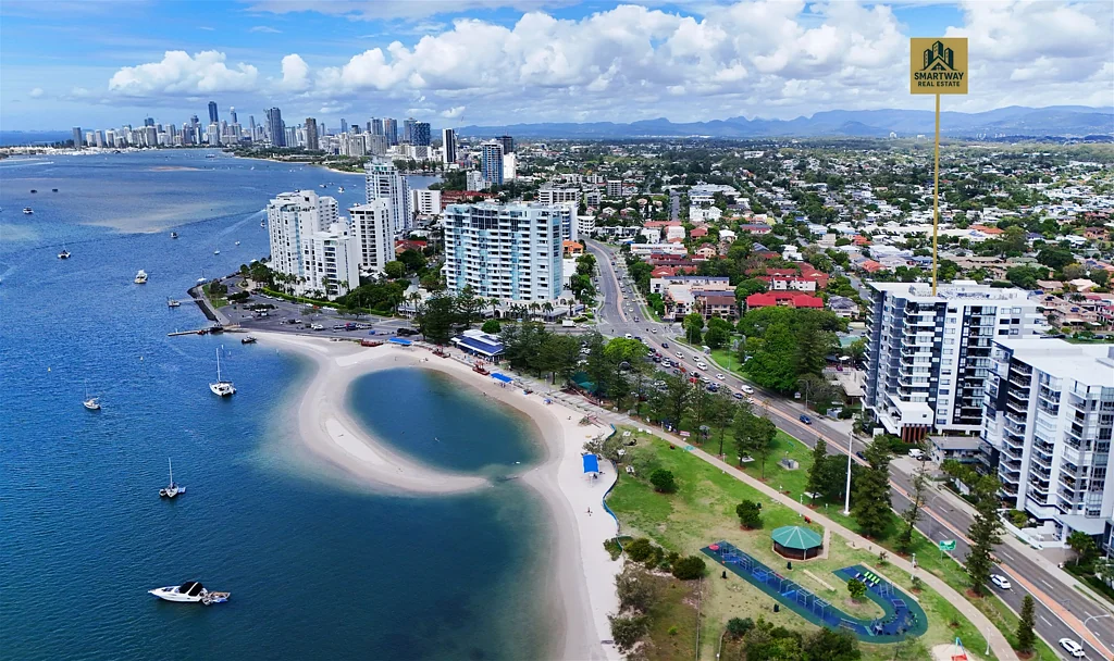 Labrador 2房  Modern Waterfront Luxury with Broadwater, Parkland & Mountain Views