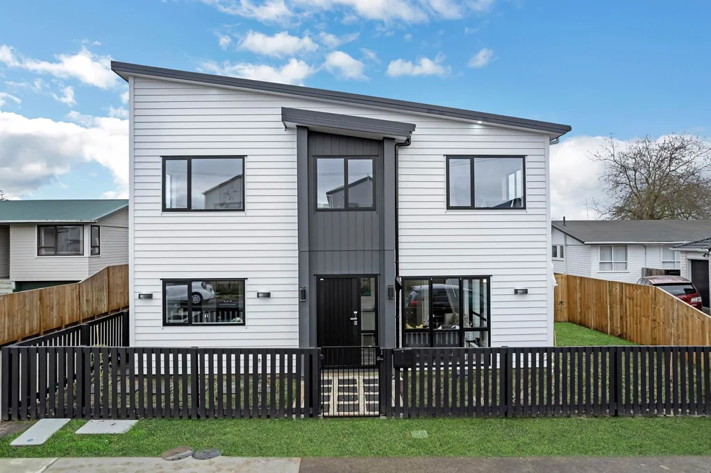 Mangere East 3Kwarto Brand New, Road Frontage with Outdoor Living