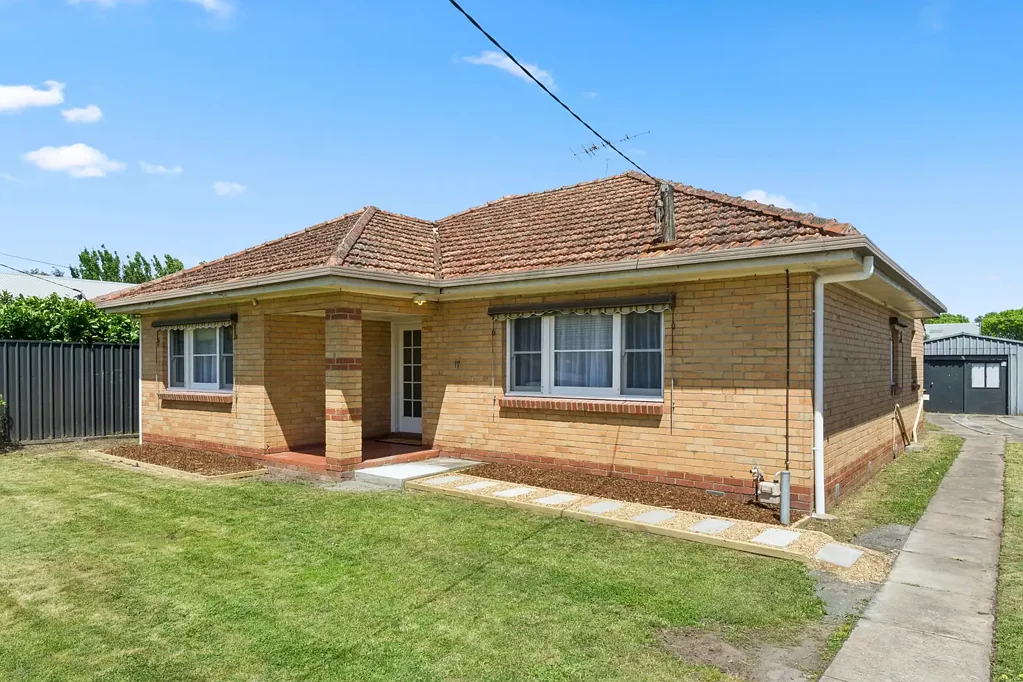 17 Armstrong Street, Colac, VIC 3250