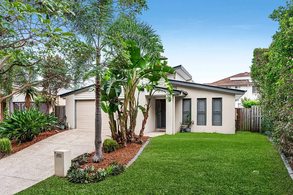 Manly West 4 Slaapkamer Auction 18th October - 1:45pm - Unless Sold Prior!