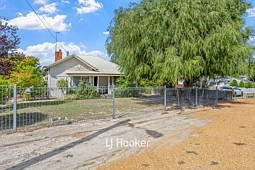 24 Moore Street, Collie