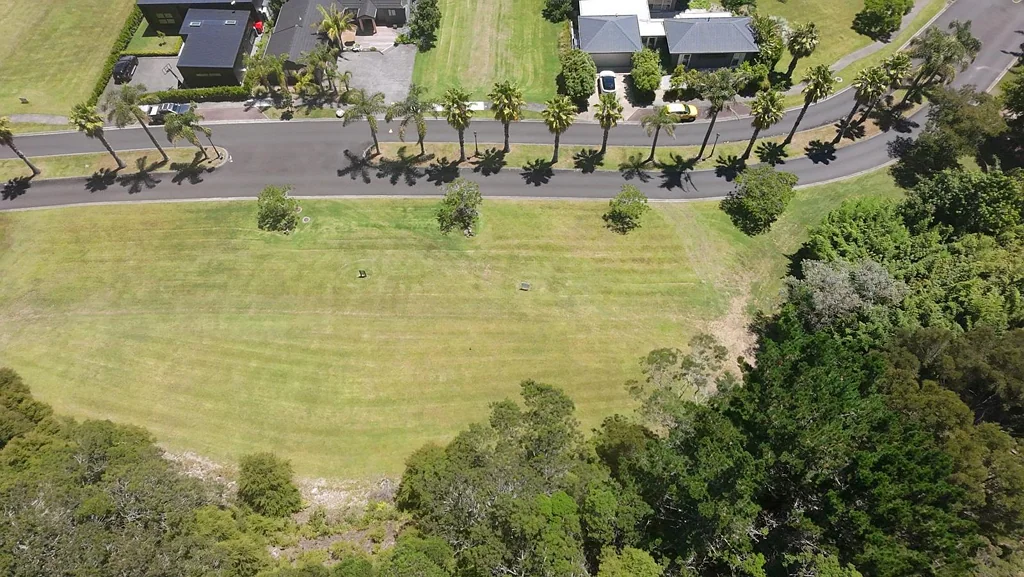 Pauanui Large site! Great views!