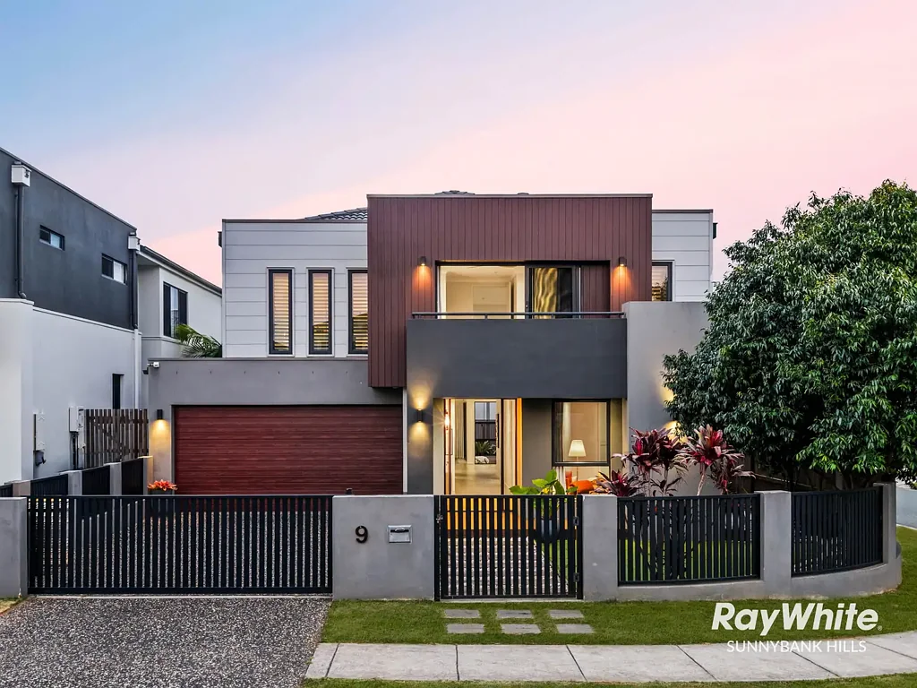 Rochedale 4 Bedroom STATELY METRICON HOME IN EVER-FAVOURED ARISE ESTATE