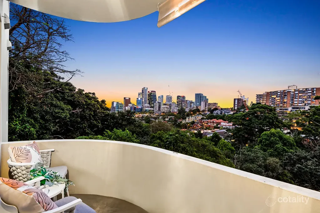 Ground Floor Apartment Overlooking Forsyth Park & the North Sydney Skyline