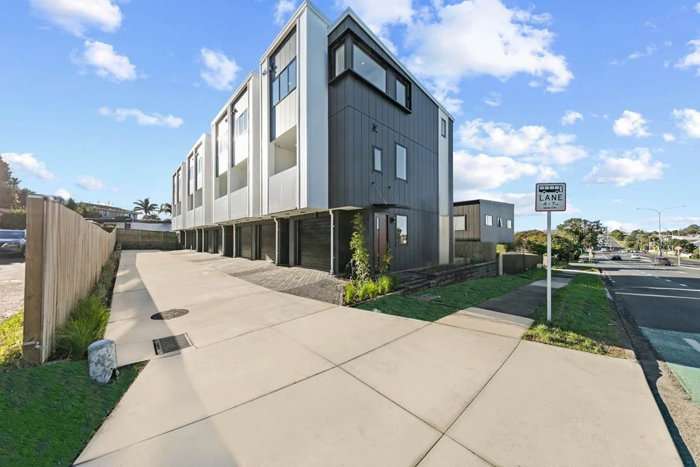 Pakuranga Heights 3Phòng ngủ Modern, Brand New, and Ideally Located