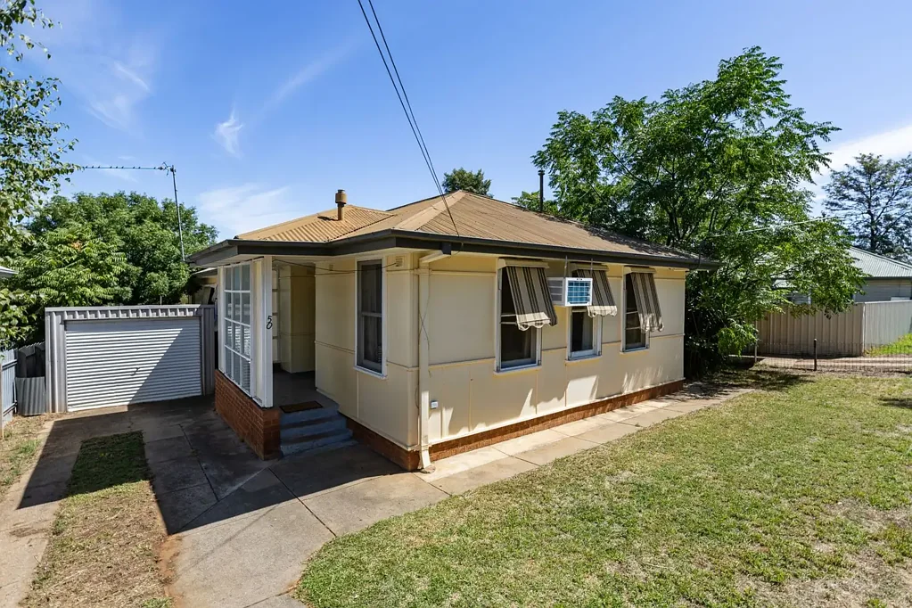 50 Gilmore Avenue, Mount Austin, NSW 2650