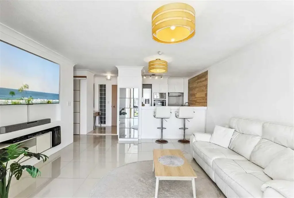 Surfers Paradise 2 Bedroom Central Surfers Paradise 2 bedroom investment unit rented $800 - $850  p.w
