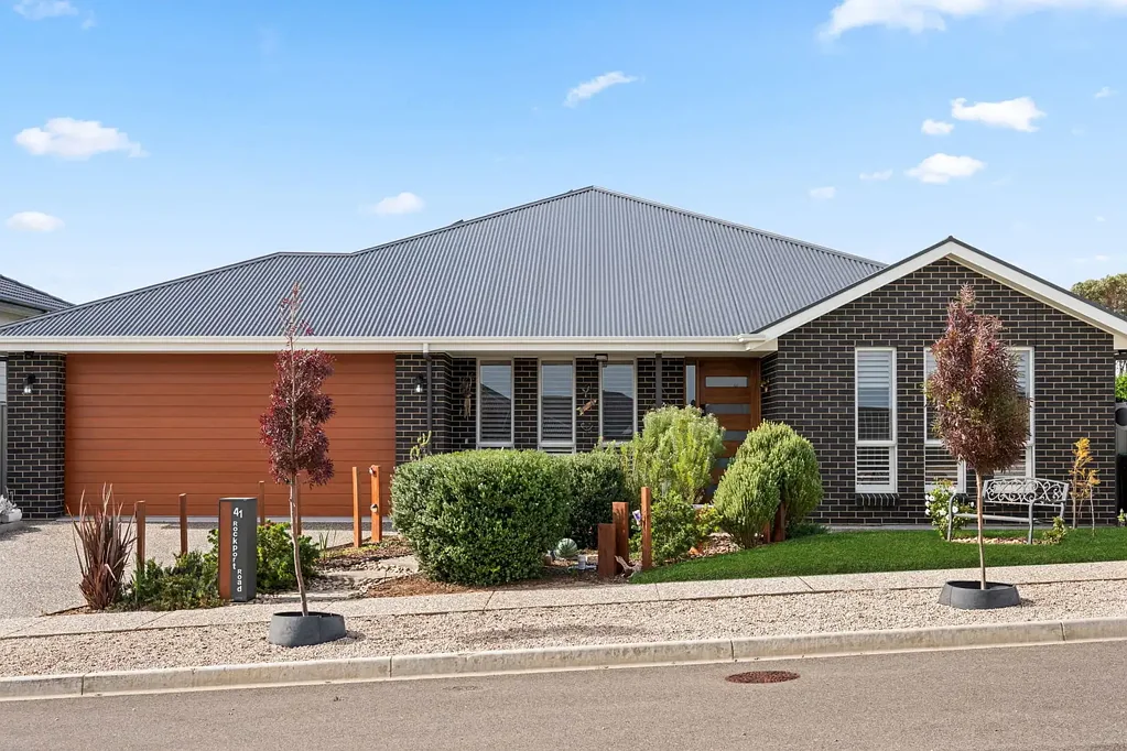Seaford Heights 4房  A Lifestyle of Comfort, Space & Coastal Convenience.