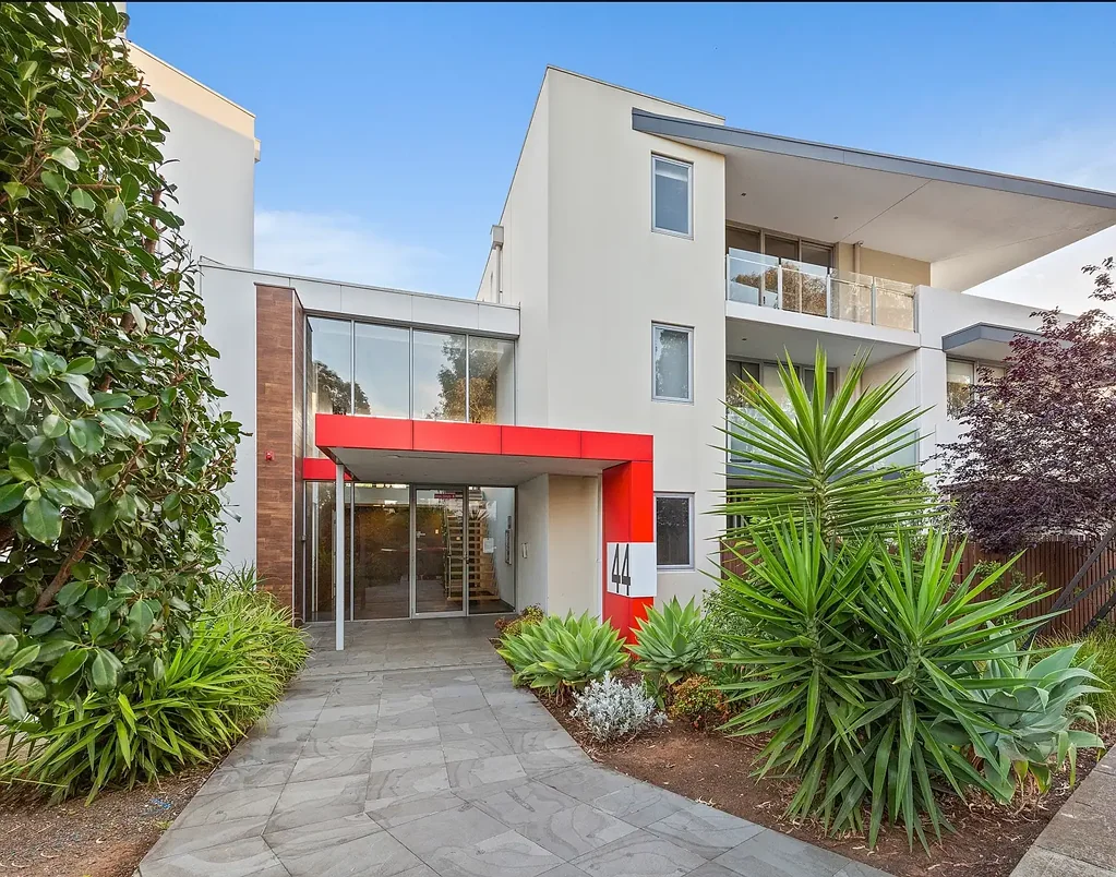 Maidstone 3房 宽敞三卧两卫 公寓 两个车位 开放式起居 时尚厨房 不锈钢电器 阳台 Willlow Park Estate 便捷生活 Oversized 3‑Bedroom Apartment in Sought‑After Willow Park Estate