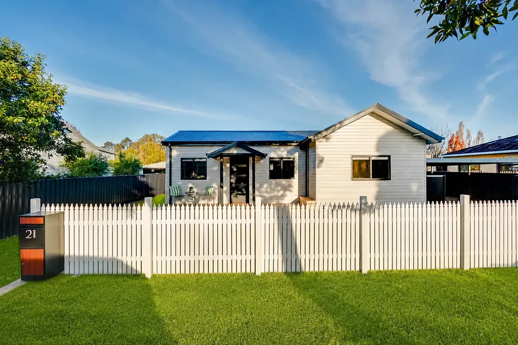 Killara 3Kwarto A Lifestyle Address You'll Be Proud to Call Home - Designer Renovation, Exceptional Living!!