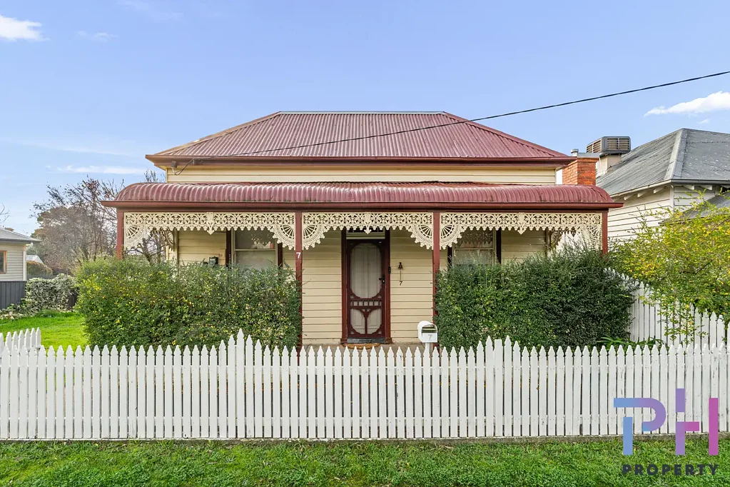 Long Gully 2Zimmer Victoria Charm With Modern Tweaks