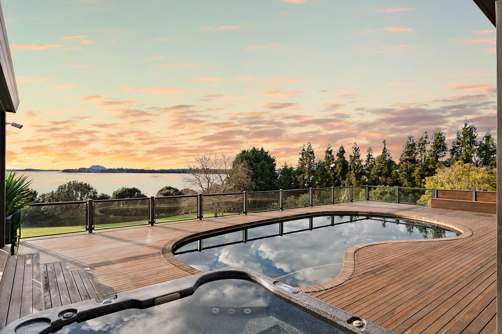 Whakamarama 4chambre Prestigious Harbourfront Home - Western Bay Rarity