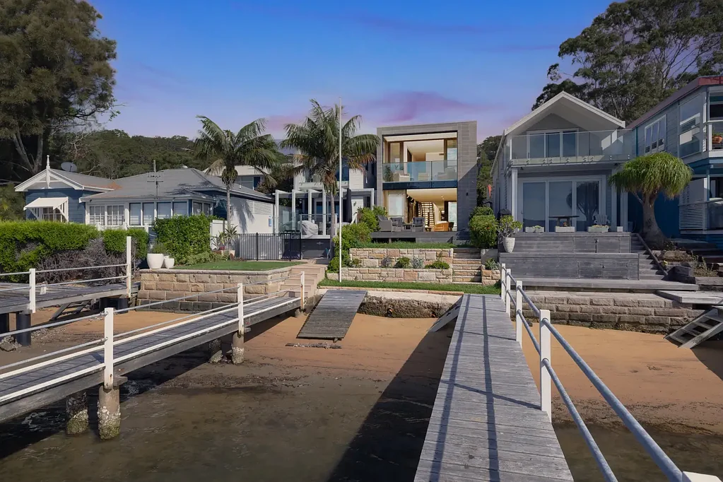 Wagstaffe 3房  Absolute deep waterfront, brand new architectural showpiece