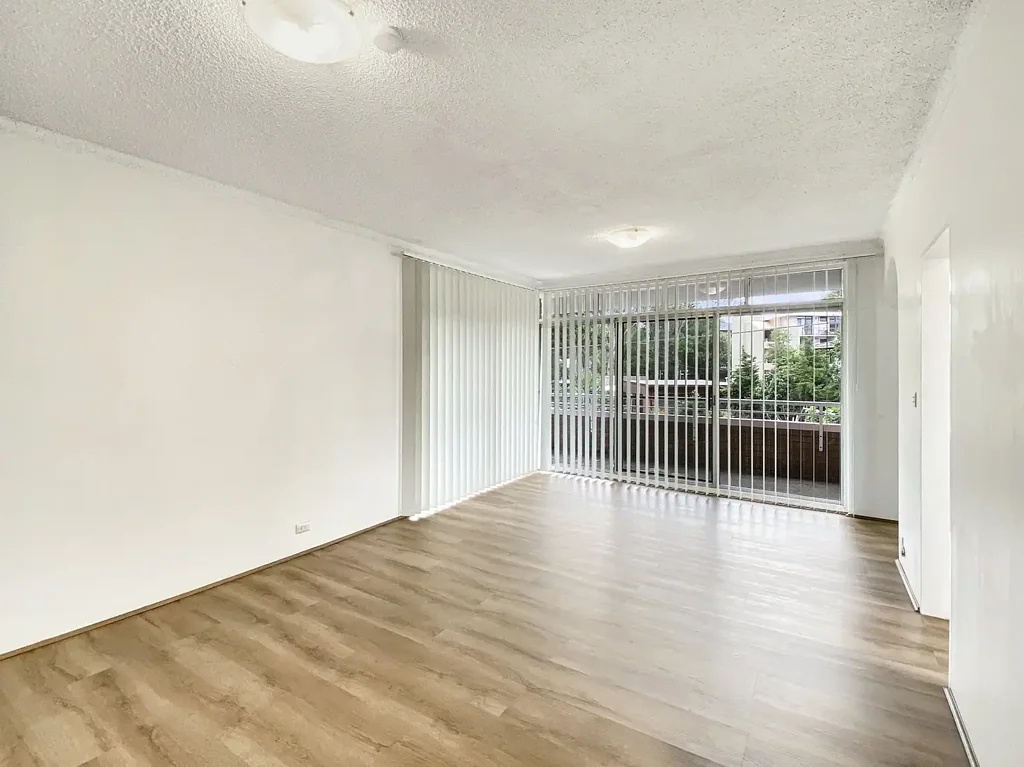 Bright & Spacious 2 Bedroom Unit!