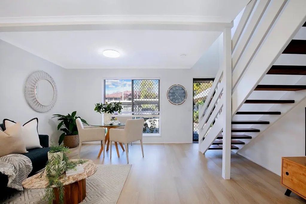 Holland Park West 2બેડરૂમ Freshly Renovated with a Rare Spacious Courtyard