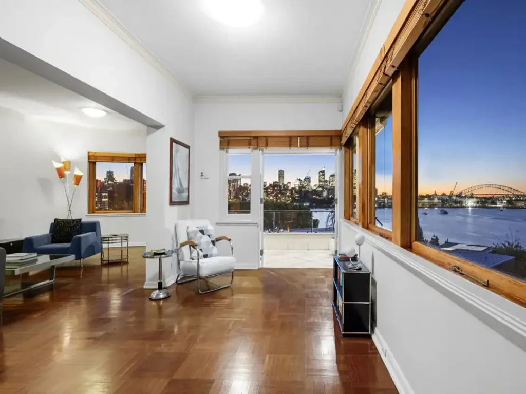 REFINED DARLING POINT LIVING WITH SPECTACULAR HARBOUR BRIDGE PANORAMAS