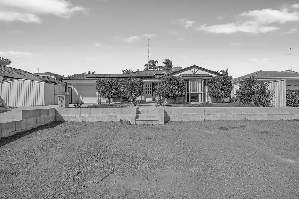 Halls Head 4房  Under Offer by HARCOURTS Mandurah - Mitchell Seamer