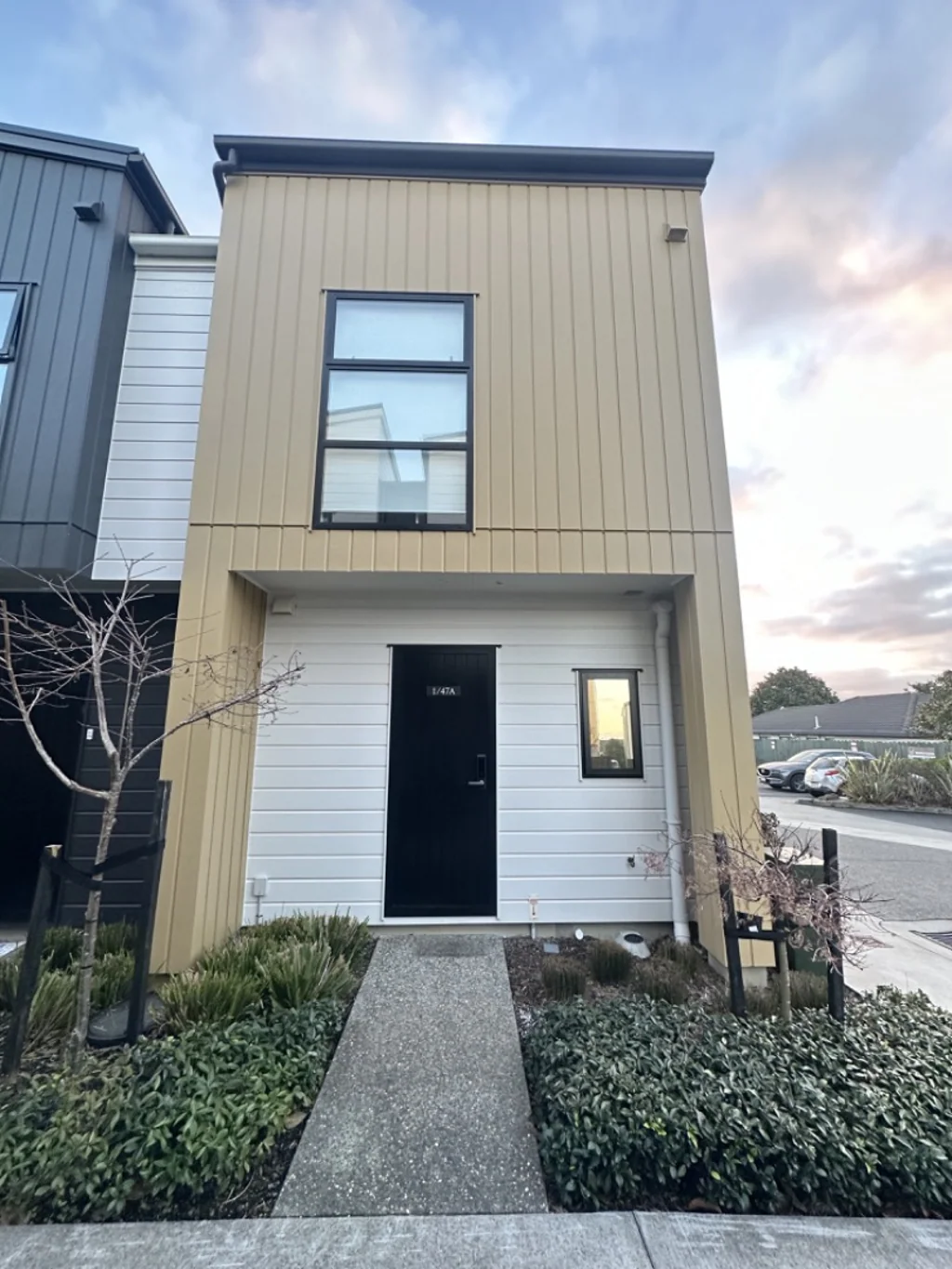 Cozy 2-bedroom Townhouse in a good location.