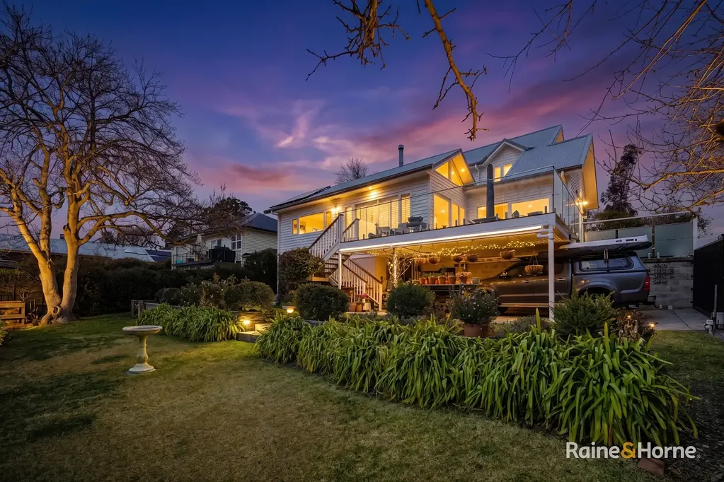 Armidale 4कमरा Character, Space & Views in Prime South Hill
