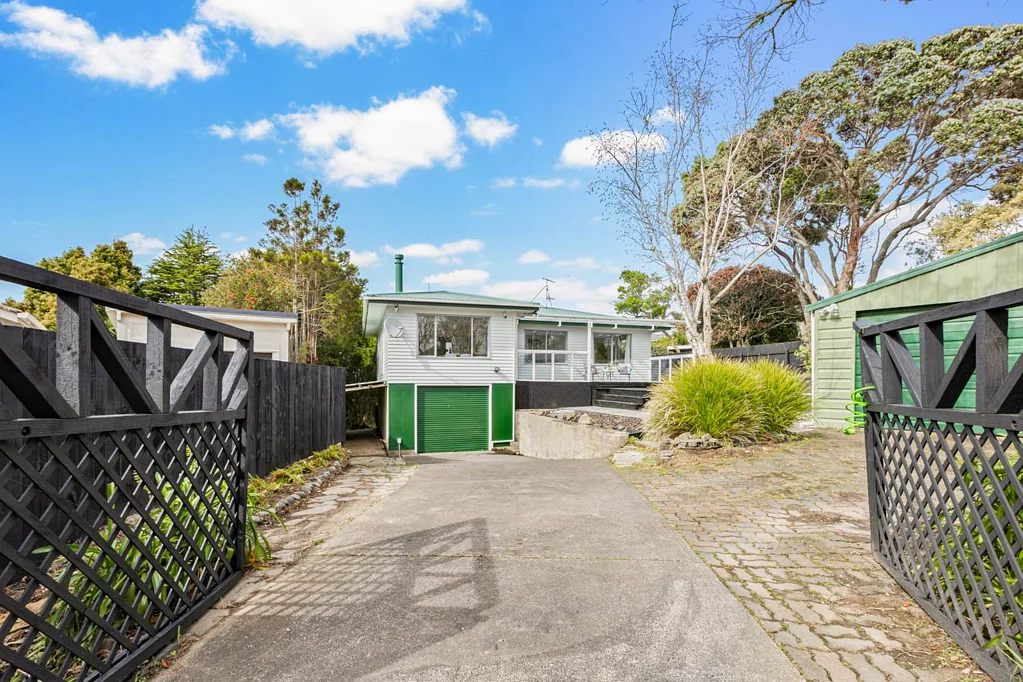 16 Mirovale Place, Totara Vale, North Shore City, Auckland