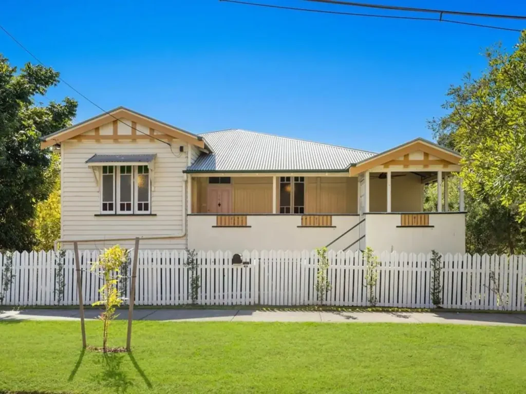 Woodend 5房  Dual Living and More: Unlock the Potential of This Woodend Gem