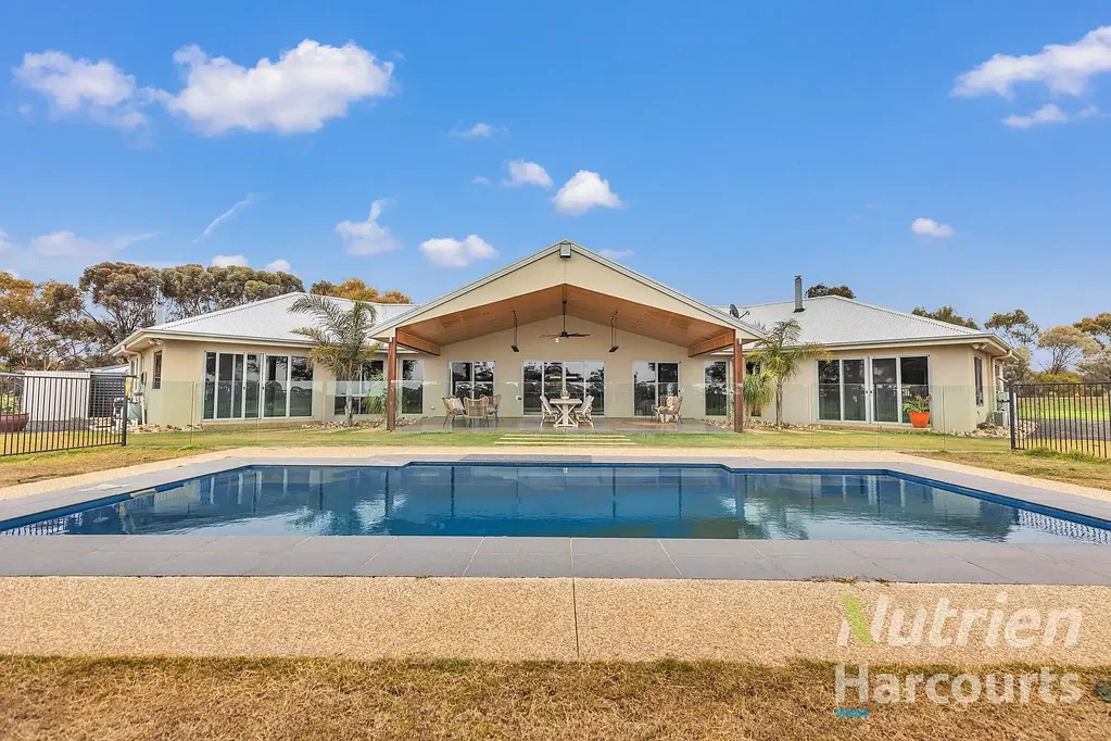Moama  Immaculate Acreage Lifestyle Awaits