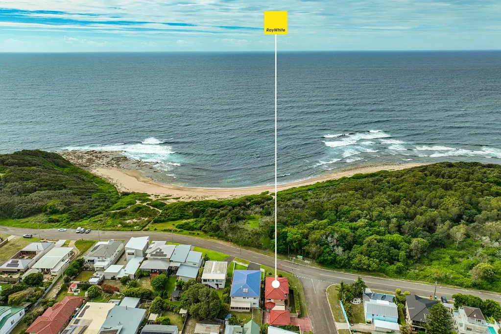 Swansea Heads 4ห้องนอน Wake To Ocean Breezes- Stunning Family Home By The Sea