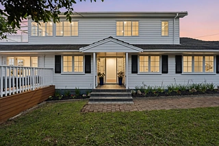 355 East Coast Road, Mairangi Bay, North Shore City