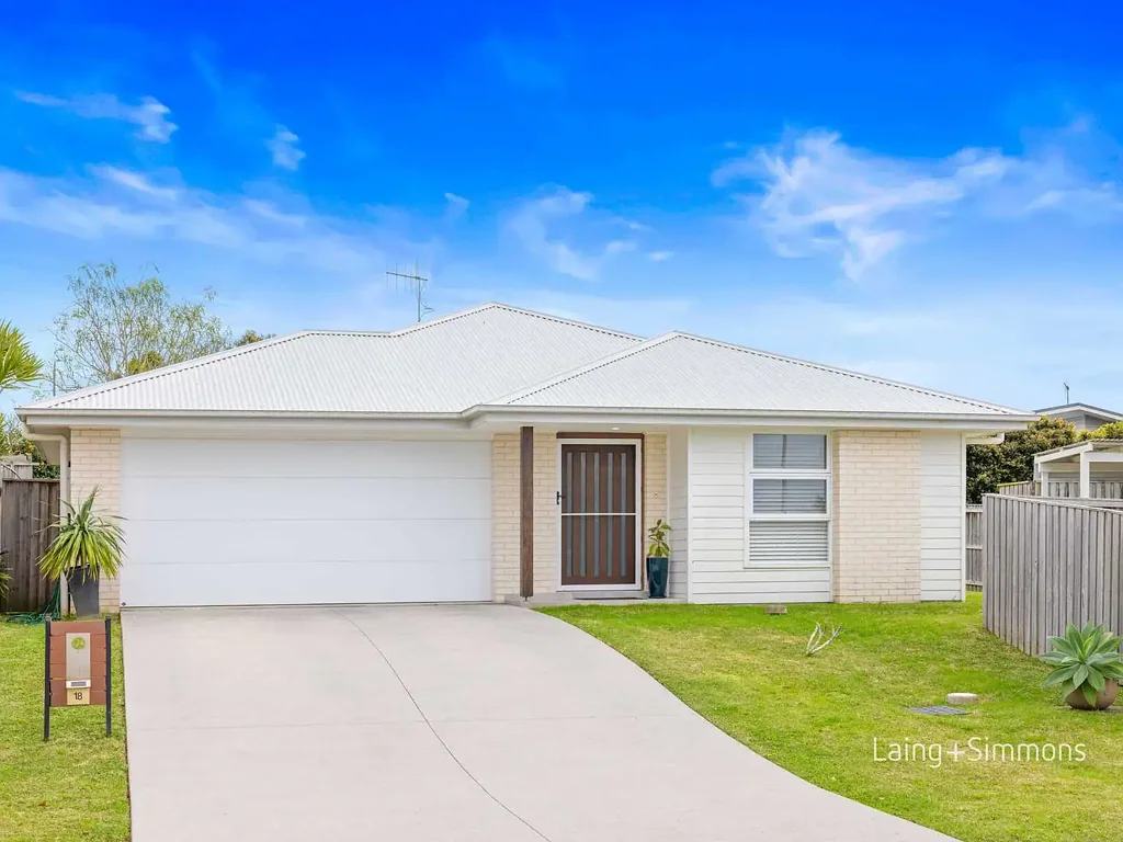 Port Macquarie 4ห้องนอน Easy Living with Light Filled Interiors & Flexible Design