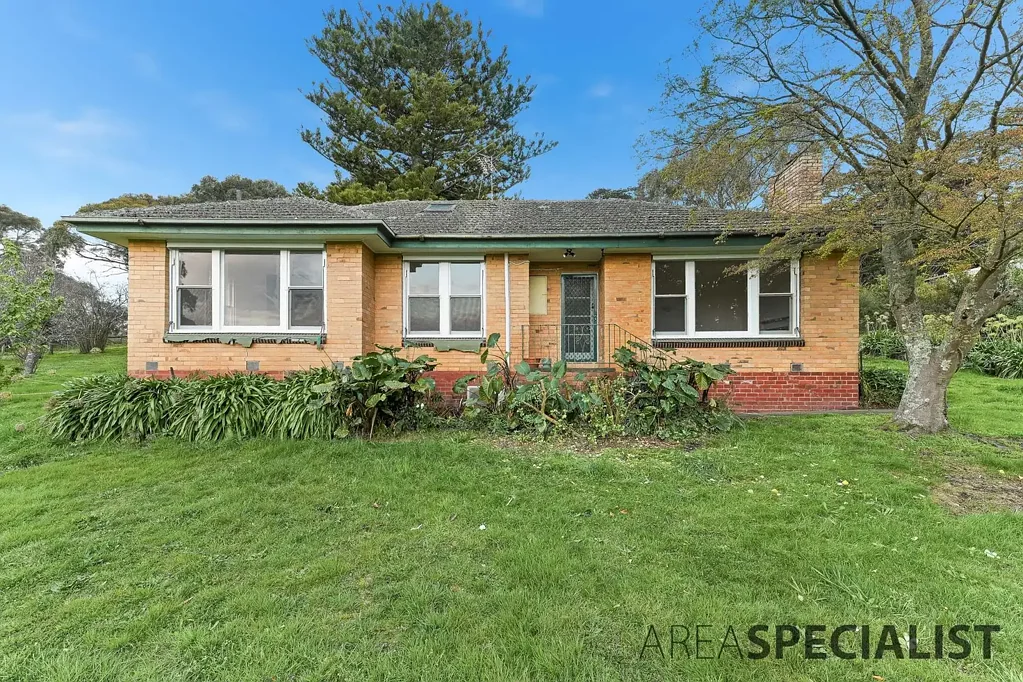 Pakenham 3房 17英亩宁静乡村 3卧宽敞住宅 开放式厨房 家庭用餐区 多功能后院车库 水坝添实用 Acreage Lifestyle with Endless Possibilities!