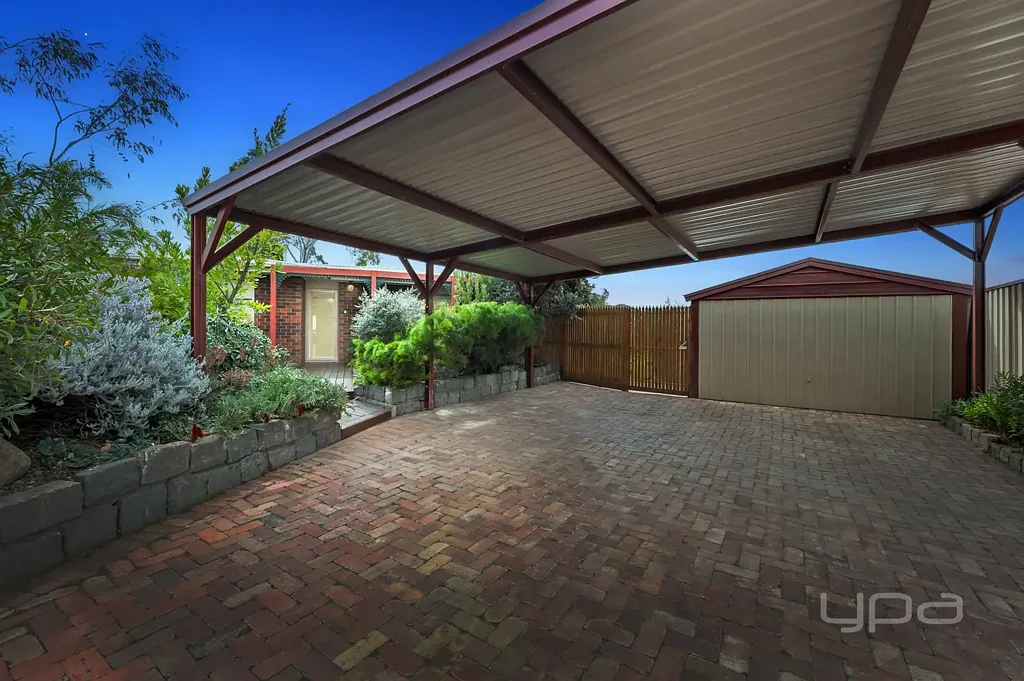 Kurunjang 4房  独一无二的家，拥有宁静的花园和巨大的棚屋  ONE OF A KIND HOME WITH TRANQUIL GARDENS AND HUGE SHED