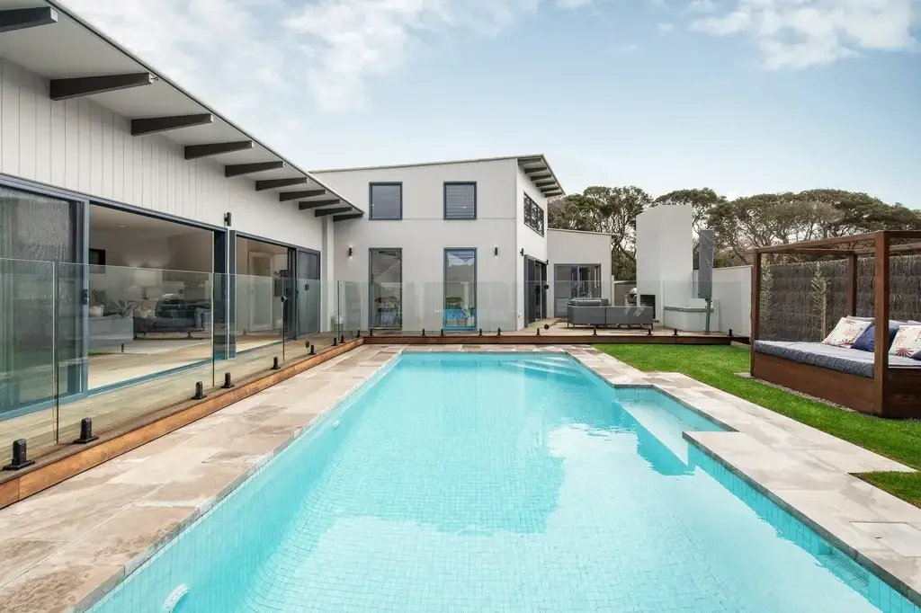 Blairgowrie 5Kwarto Five Bedrooms, a Heated Pool, and 600 Metres to the Koonya General Store.