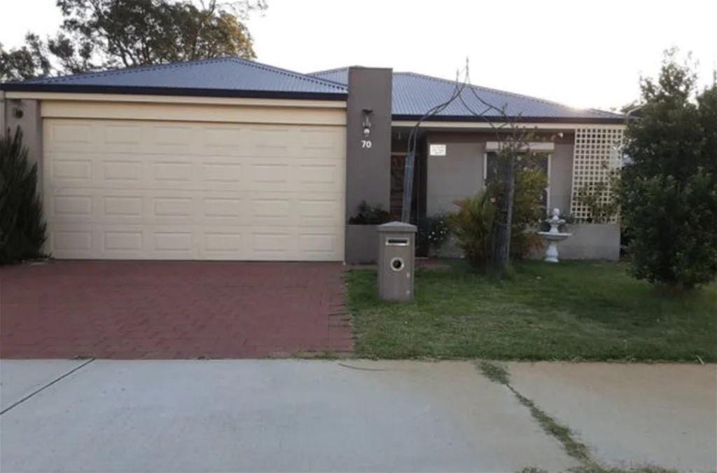Cosy Four bedroom house at  the heart of Byford