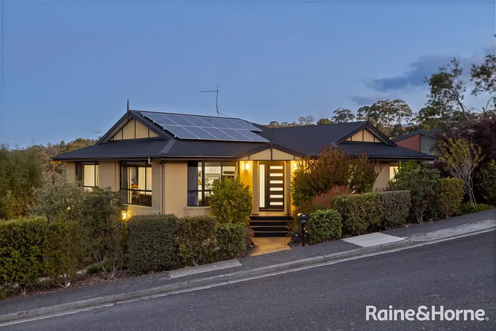 Blackmans Bay 4침실 Stunning Family Home with Water Views