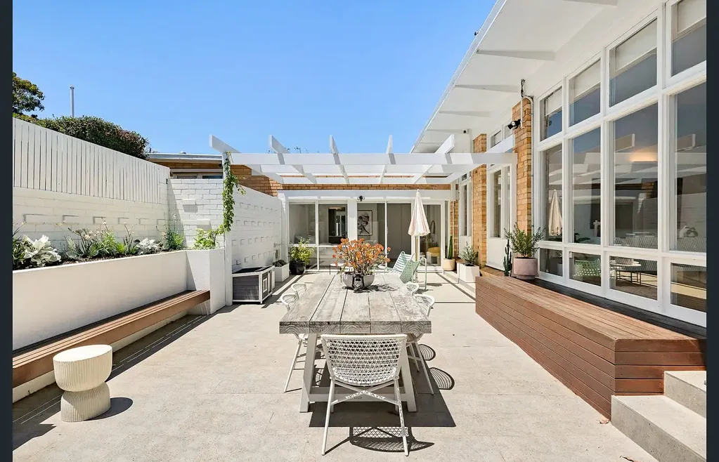 Stylish Bayside Living with Separate Studio in Brighton East