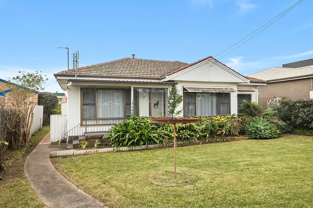 Freshly Updated Family Home in a Convenient Oak Flats Location