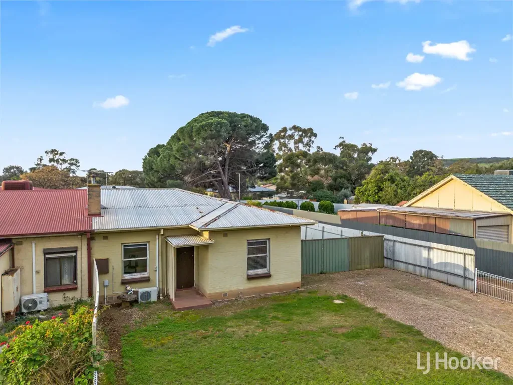 Elizabeth Grove 3房  A Great Opportunity with Space, Shedding and Potential