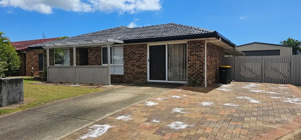 Family Home with Pool and Shed