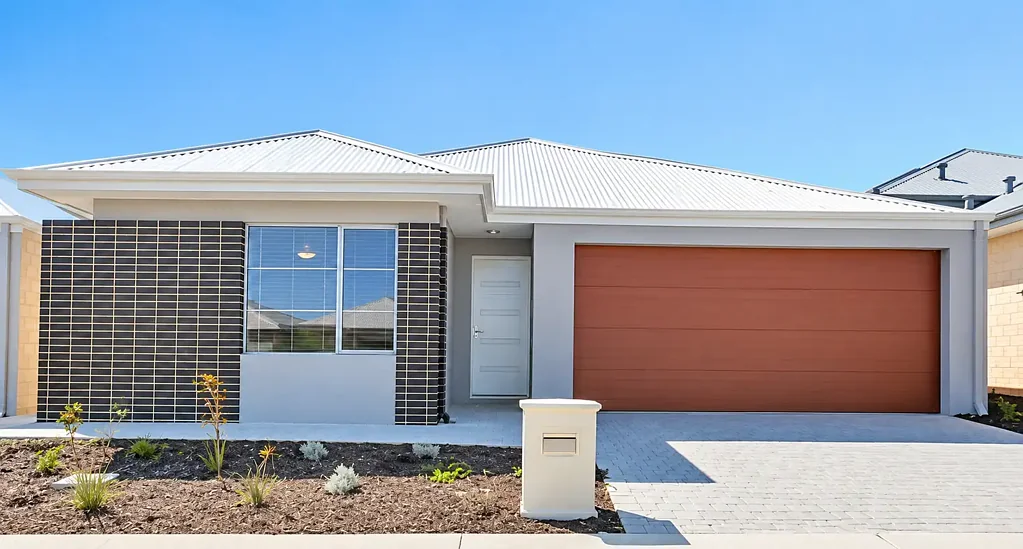 4 x 2 with Theatre, Family Home - Close to Beach !